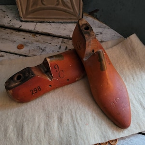 Vintage Shoe Forms / Bookends / Vintage Industrial / vintage home / boho / hygge / brocante / Wood Shoe forms / Free Shipping / industrial
