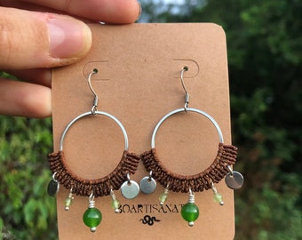 Macramé earrings, jade and peridot beads