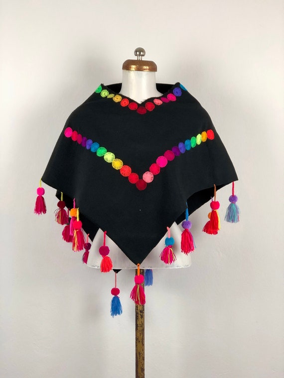 hand Woven Mexican black Poncho, woven Poncho, Pon