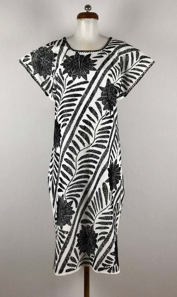Mexican embroidered dress, hand embroidered Mexica