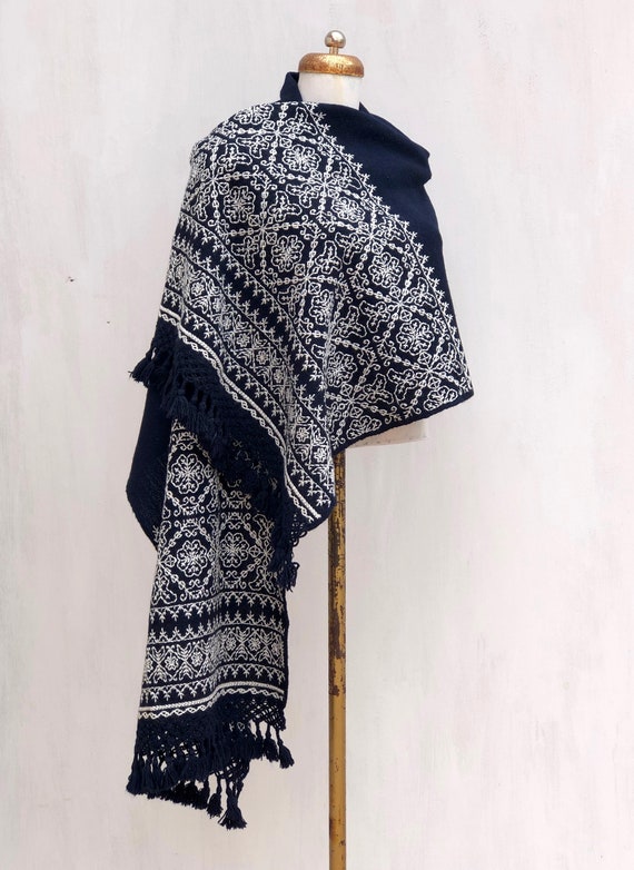 Hand Woven Mexican rebozo, woven rebozo with embr