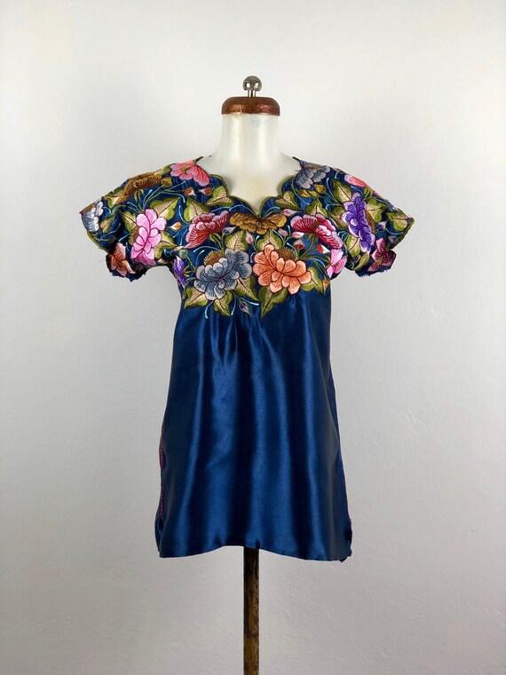 Vintage Mexican huipil with embroidered flowers, m