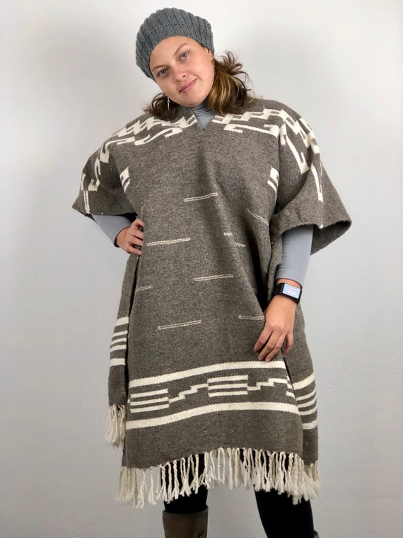 hand Woven poncho, Mexican poncho, woven wool rebo