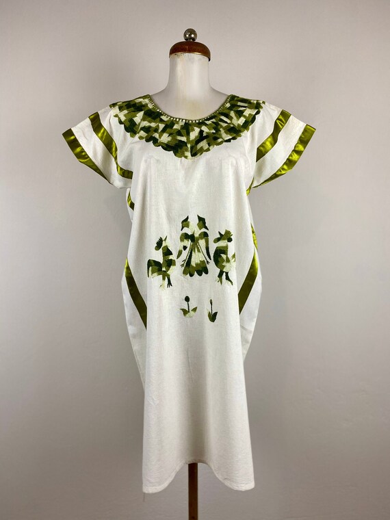 Mexican embroidered dress, mexican dress, oaxaca d