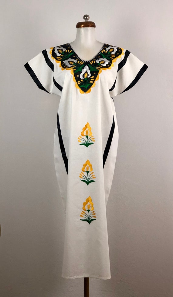 Hand Embroidered mexican dress, Mexican embroidere