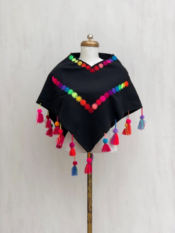 hand Woven Mexican black Poncho, woven Poncho, Pon