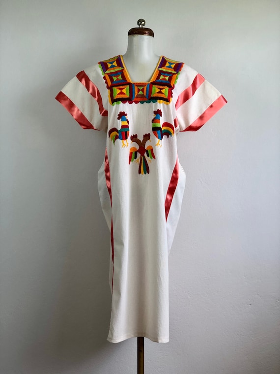Mexican embroidered dress, mexican dress, oaxaca d