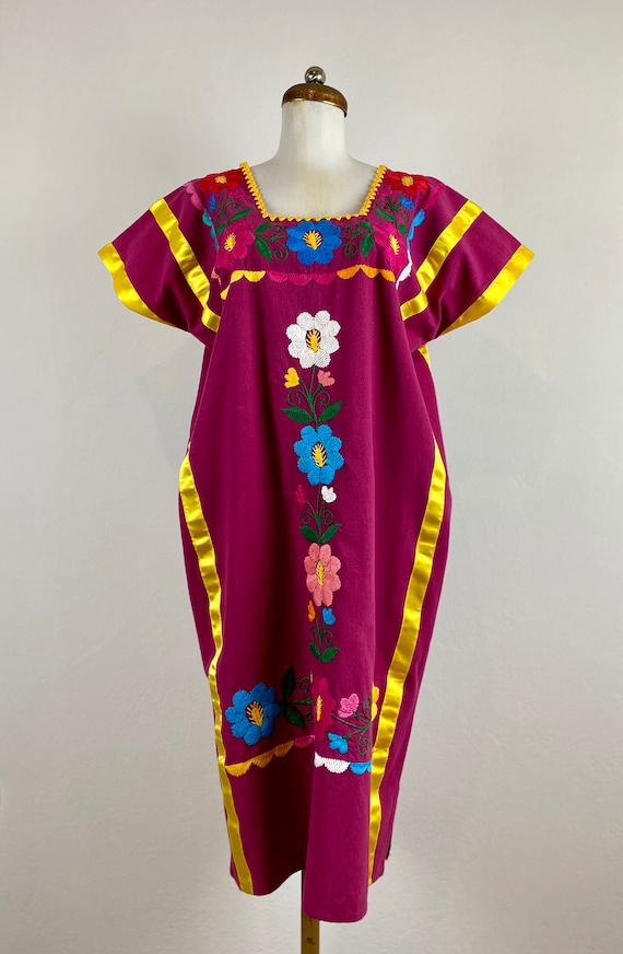 Mexican embroidered dress, hand embroidered Mexica