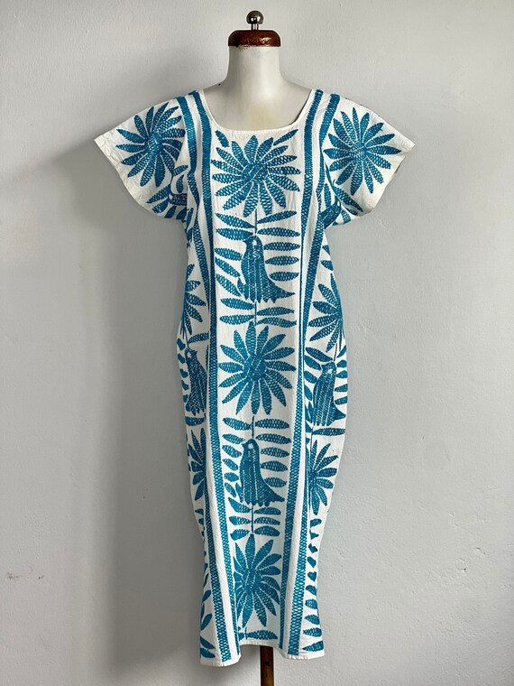Embroidered Mexican Dress Mexican Dress With Hand Embroidered Flowers Embroidered Mexican Mexican Dress Huipil Mexican Kaftan Mexican Etsy Canada