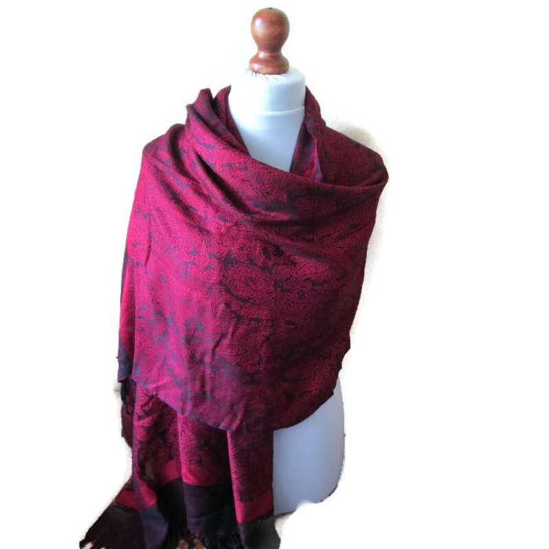 wrapping a pashmina shawl