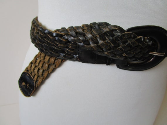 Vintage 90’s leather studded belt 🌺