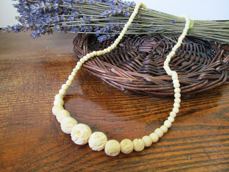 Rosebud Bead Necklace White Necklace Faux Ivory Bead Choker Vintage Carved Rose Bead Necklace Ivory Colored Necklace Vintage Wedding