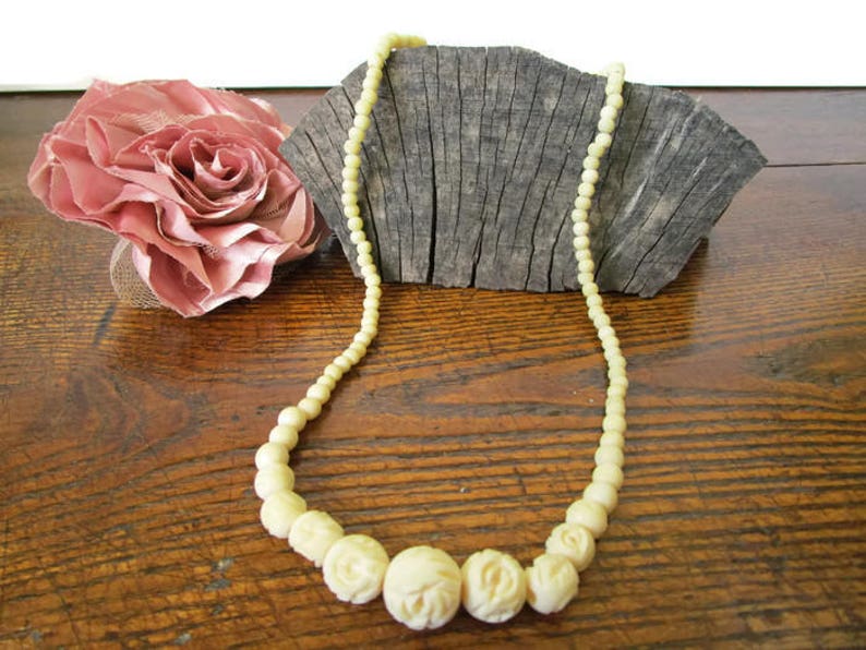 Rosebud Bead Necklace White Necklace Faux Ivory Bead Choker Vintage Carved Rose Bead Necklace Ivory Colored Necklace Vintage Wedding