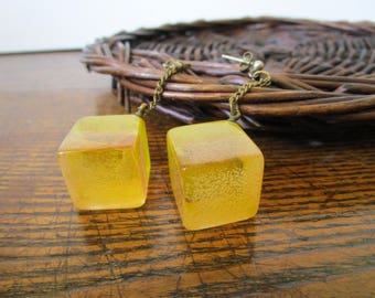 Dangle earrings Cube earrings Yellow earrings Plastic earrings Geometric earrings Minimalist earrings Sunshine yellow Vintage