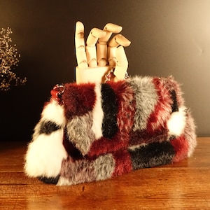 Élégant petit sac à main en fausse fourrure vintage des années 90 pour femme gris noir rouge sac à bandoulière mini sac à main de soirée petite amie cadeau cadeau d'anniversaire