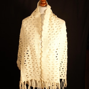 70s Vintage Cream White Knit Lace Scarf for Women Fall Winter Shawl with Fringe Boho Victorian Retro Chic Accessories