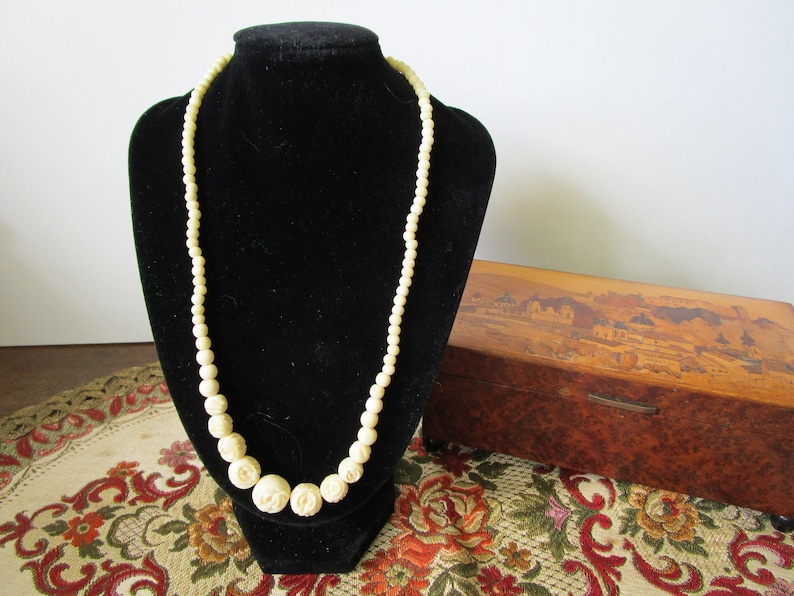 Rosebud Bead Necklace White Necklace Faux Ivory Bead Choker Vintage Carved Rose Bead Necklace Ivory Colored Necklace Vintage Wedding