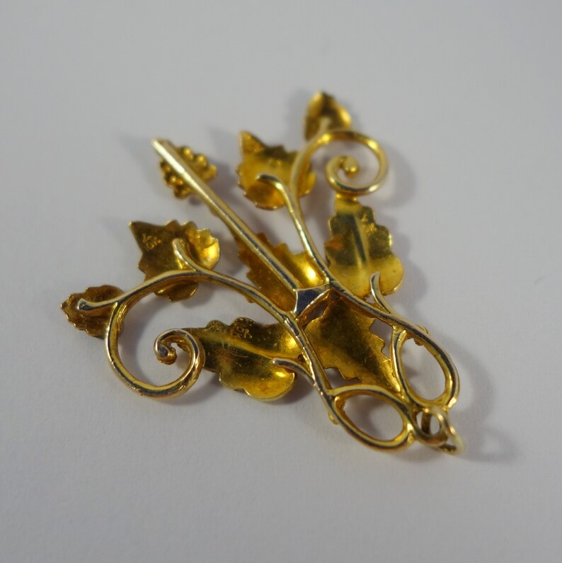 Black Hills Gold Ornate Pendant ~ 8 leaves and grape bunch swirled vine accents