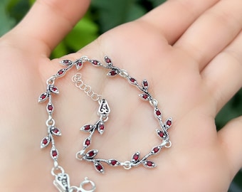 Rode sterlingzilveren armband met zirkoon: handgemaakte bloemensieraden