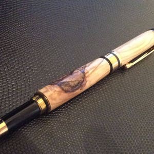 Handcrafted Italian Olive wood fountain pen