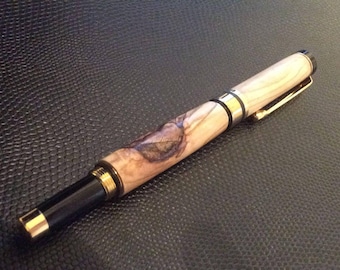 Handcrafted Italian Olive wood fountain pen