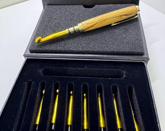 Crochet Hook set with 8 hooks, gold finish, in beautiful presentation box