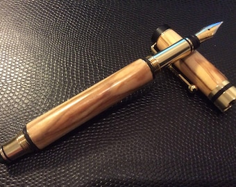 Exquisite Olive Wood Fountain Pen - Handcrafted Elegance