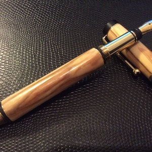 Exquisite Olive Wood Fountain Pen - Handcrafted Elegance