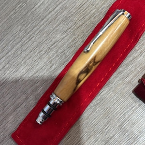Crochet Hook in handturned Bethlehem Olive wood with 8 different sized hooks