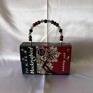 Bolso de mano con cubierta reciclada de libro "Matar a un ruiseñor" ~Con cuentas~