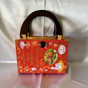 Bolso de mano con cubierta dura reciclada de Alicia en el País de las Maravillas
