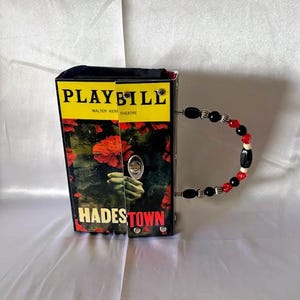 Sac à main Hadestown Recycled Playbill Program ~Perles~