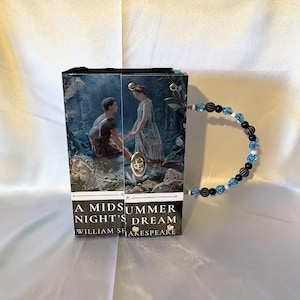 Cartera de mano con cubierta reciclada de libro El sueño de una noche de verano de Shakespeare ~Con cuentas~