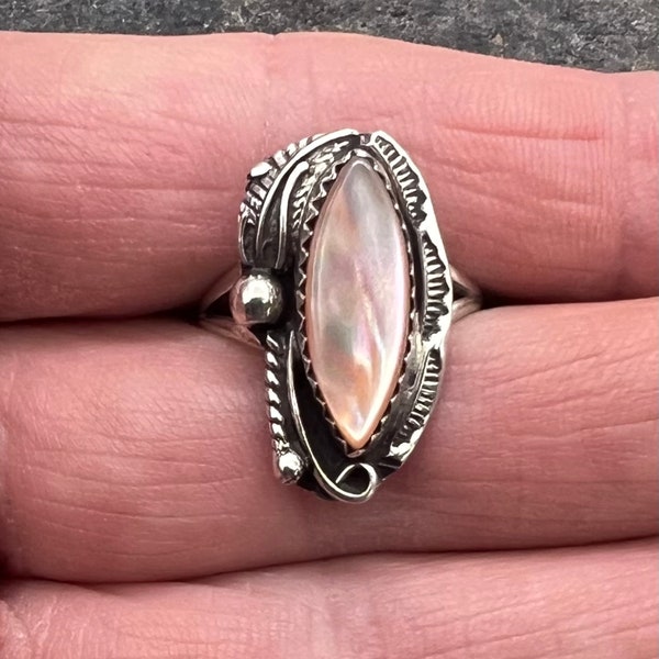 Vintage Navajo Handmade Sterling Silver Pink Mother Of Pearl Ring 5, Mother Of Pearl Ring, Navajo Ring, Southwestern Ring, Navajo Sterling