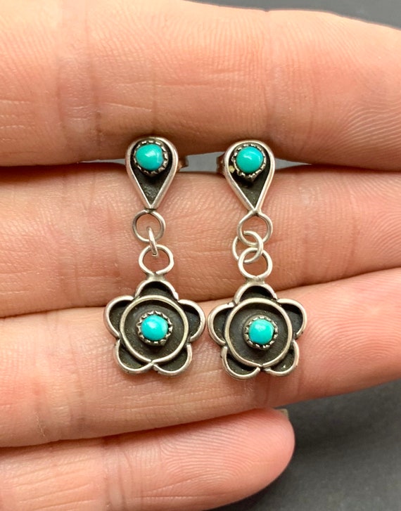 Vintage Zuni Sterling Silver Turquoise Petit Point