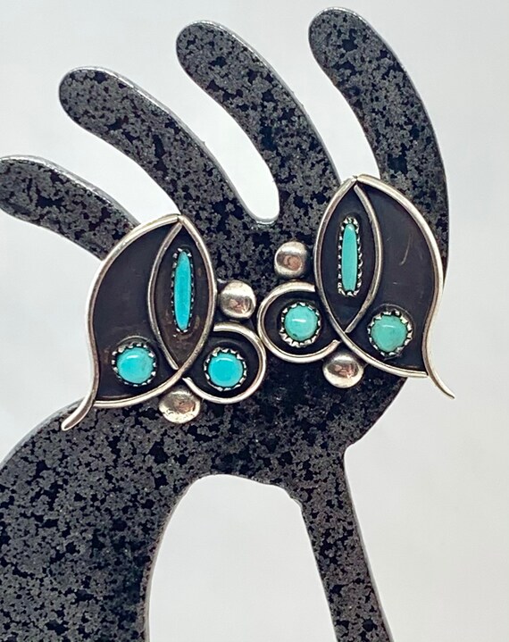 Signed Zuni Sterling Silver Turquoise Needlepoint