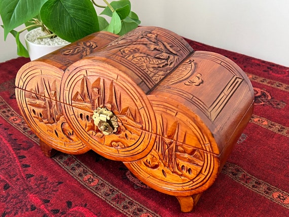 Vintage Retro Chinese Jewellery Box - Carved Wood… - image 1