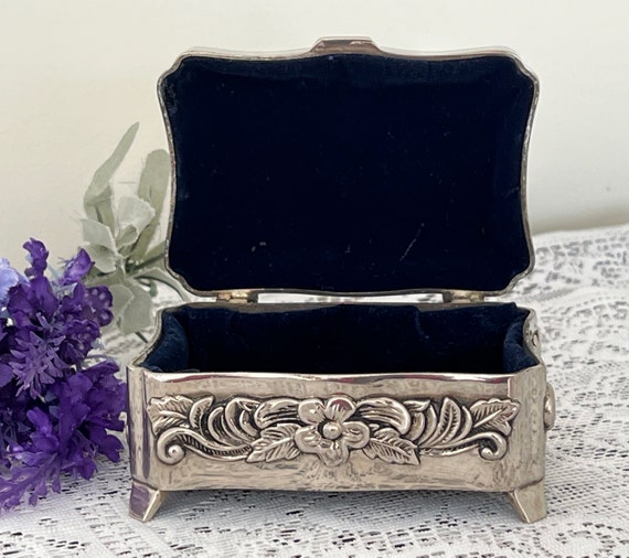 Vintage Repousse Jewellery Box ~ Silverplated Jew… - image 4