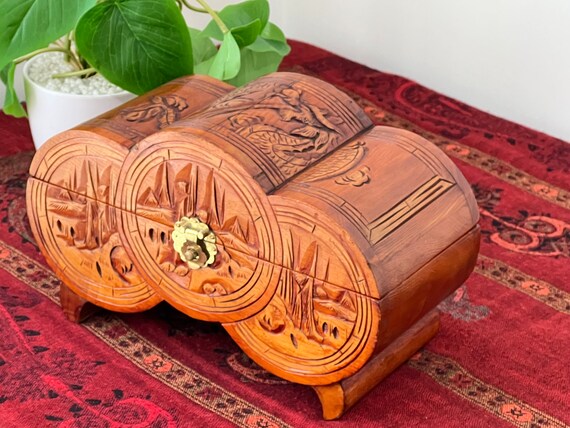 Vintage Retro Chinese Jewellery Box - Carved Wood… - image 4