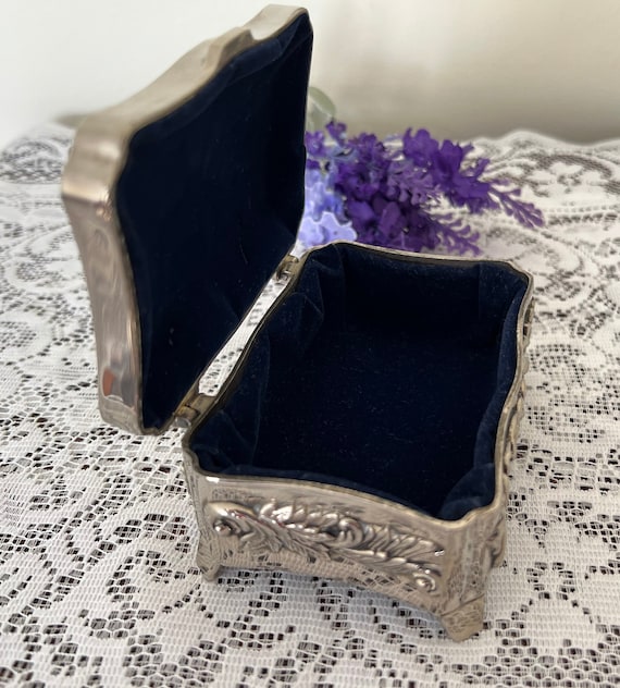 Vintage Repousse Jewellery Box ~ Silverplated Jew… - image 5