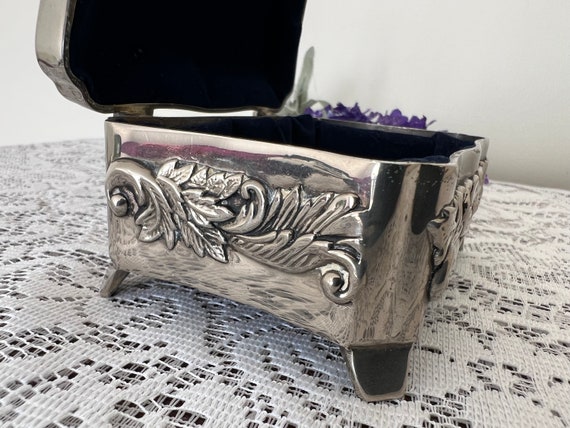 Vintage Repousse Jewellery Box ~ Silverplated Jew… - image 6