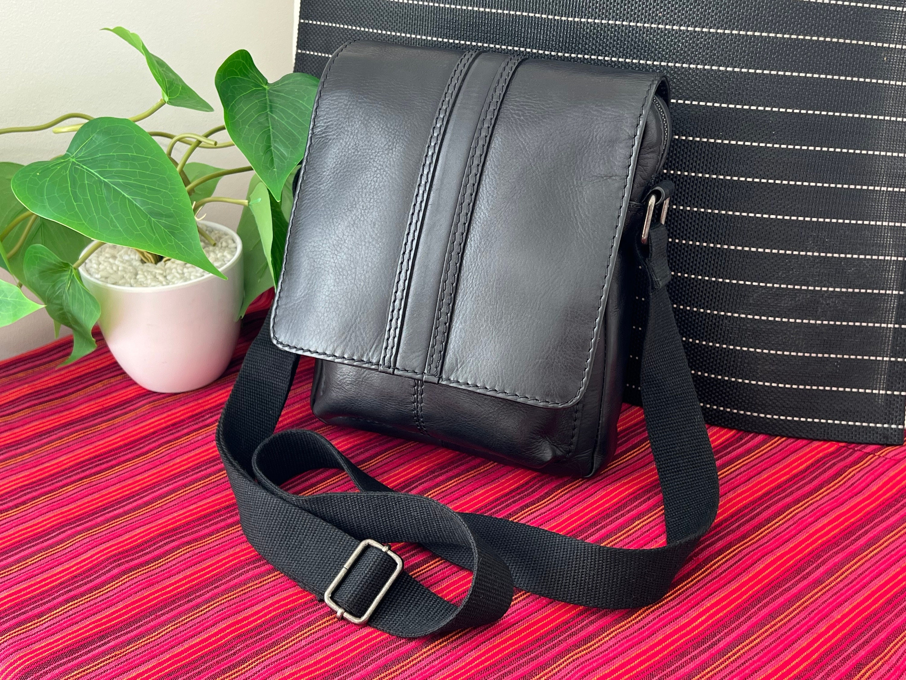 Vintage COLORADO Leather Bag ~ Hardly Used- Black Designer  display picture 3