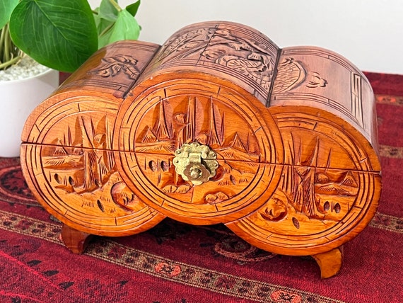 Vintage Retro Chinese Jewellery Box - Carved Wood… - image 2