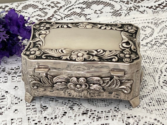 Vintage Repousse Jewellery Box ~ Silverplated Jew… - image 2