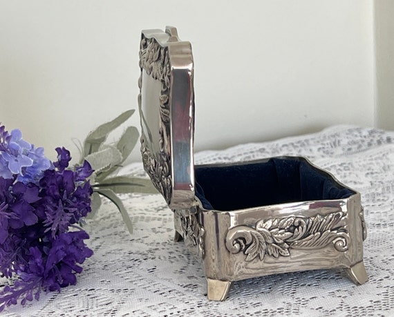 Vintage Repousse Jewellery Box ~ Silverplated Jew… - image 8