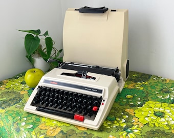 Vintage Brother Deluxe 760TR Typewriter with NEW Black/Red Ribbon Installed ~ Great WORKING Order ~ Hard Carry Case Made Japan