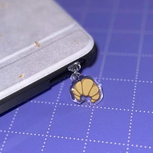 Small Croissant Dust Plug USB Charm | Cute Bakery Dongle, Bread USB Kindle Kobo Boox Charm, Gift for Readers, Bread Loaf Toast Food Pendant