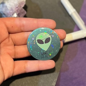 ディジーエイリアン 1.75インチ ボタン - スペースピン、UFO スペースアウト ボタンピン、I Want To Believe ピン、クリプティッドエイリアン ピンバックボタンバッジ、ホログラフィックピン