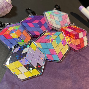 Porte-clés cube en acrylique Rubix Pride (2,5 po.) | Jolie breloque en acrylique, porte-clé LGBTQ, porte-clé holographique, porte-clé fierté, porte-clé fierté subtile