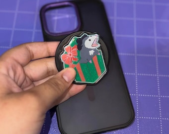 Present Possum Phone Grip |Critter Magnet Phone Holder, Christmas Acrylic Possum Grip, Screaming Possum, E-Reader Kindle Kobo Accessories